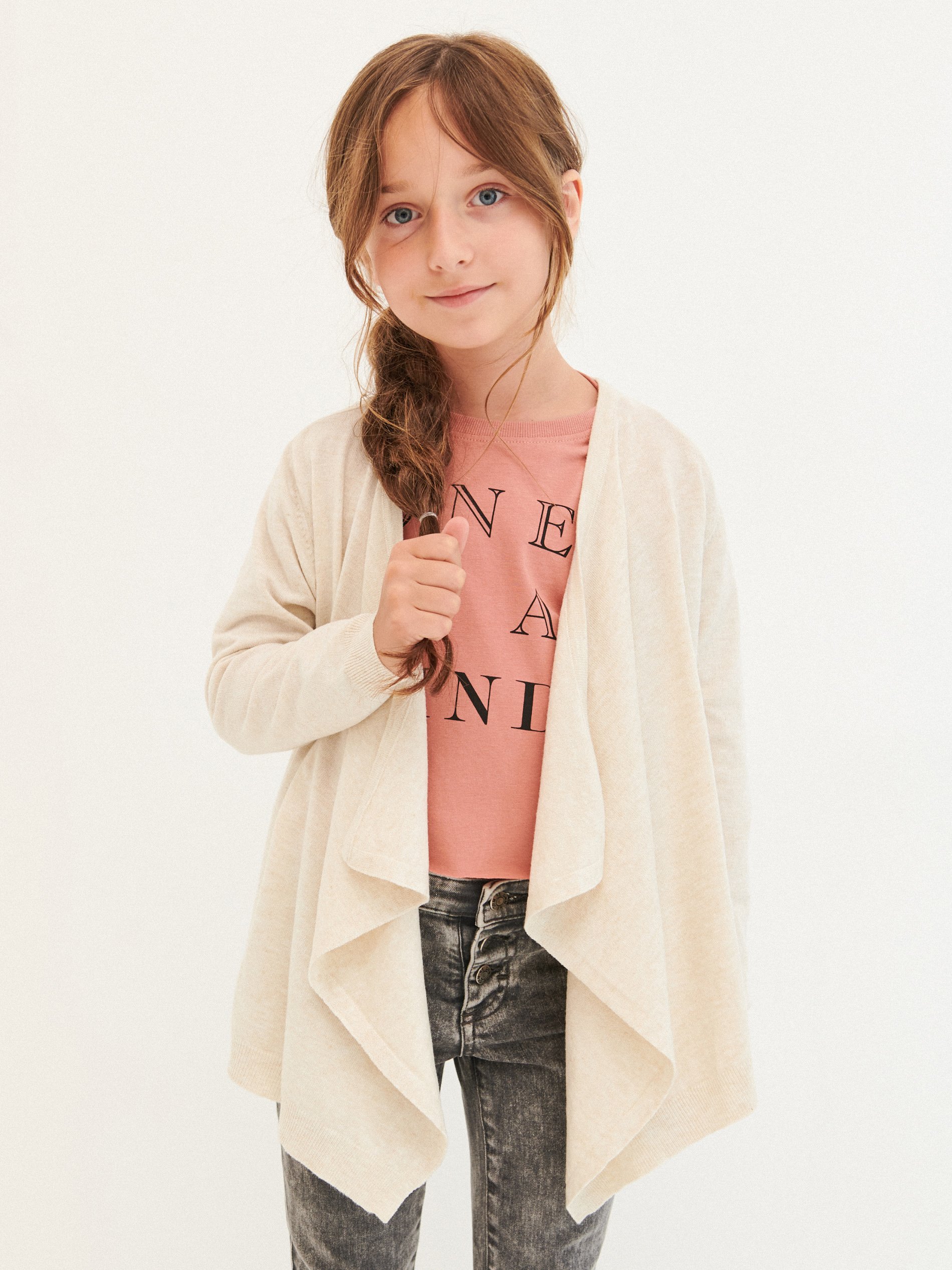 Cardigan with asymmetric front