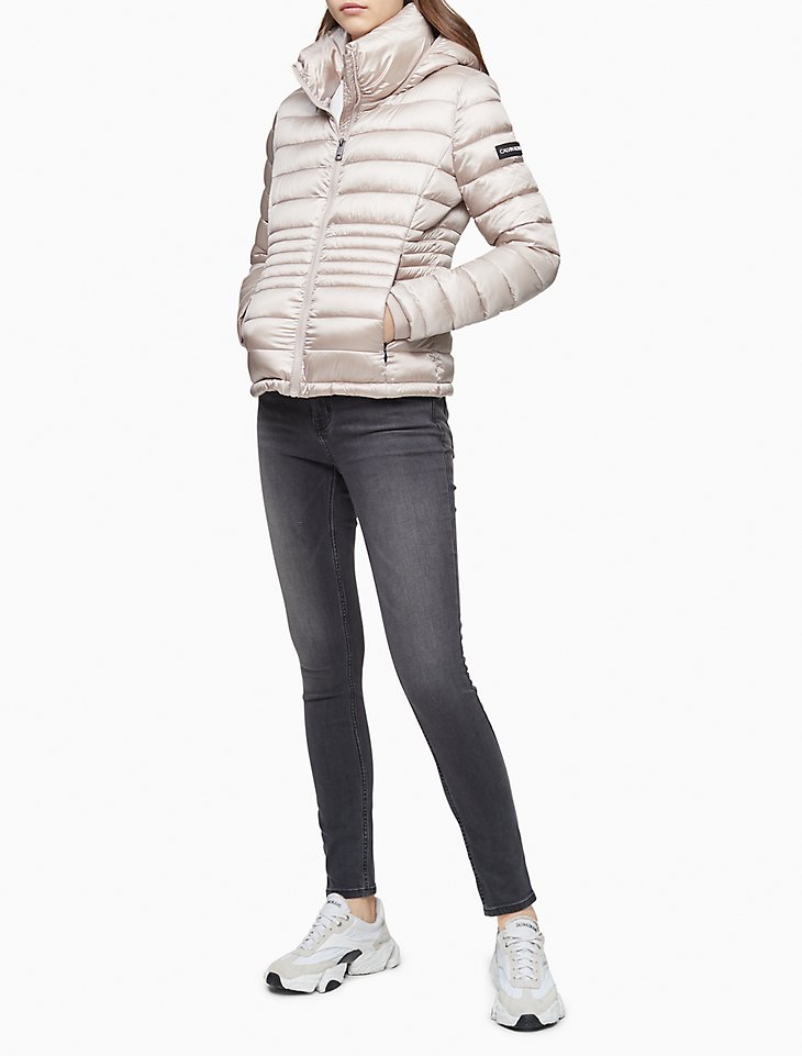 PACKABLE LOGO HOODED PUFFER JACKET