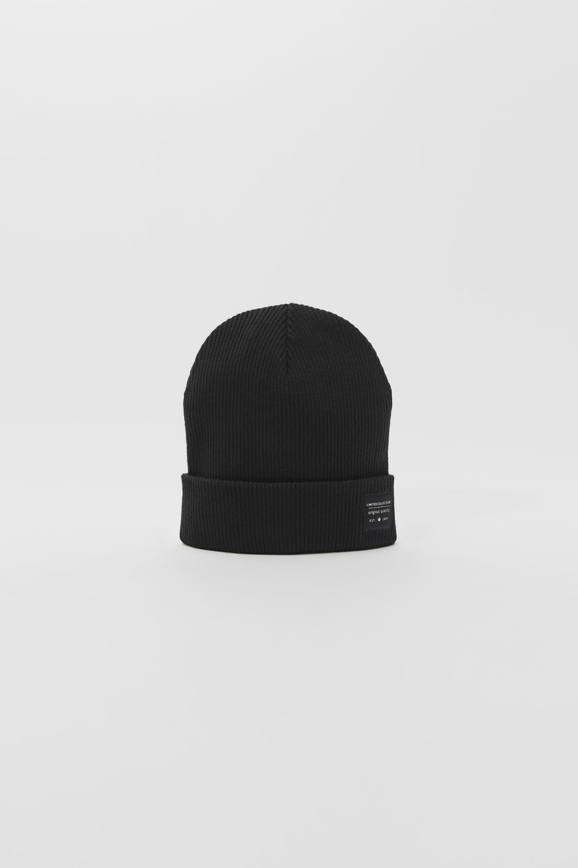 RIBBED BEANIE WITH LABEL
