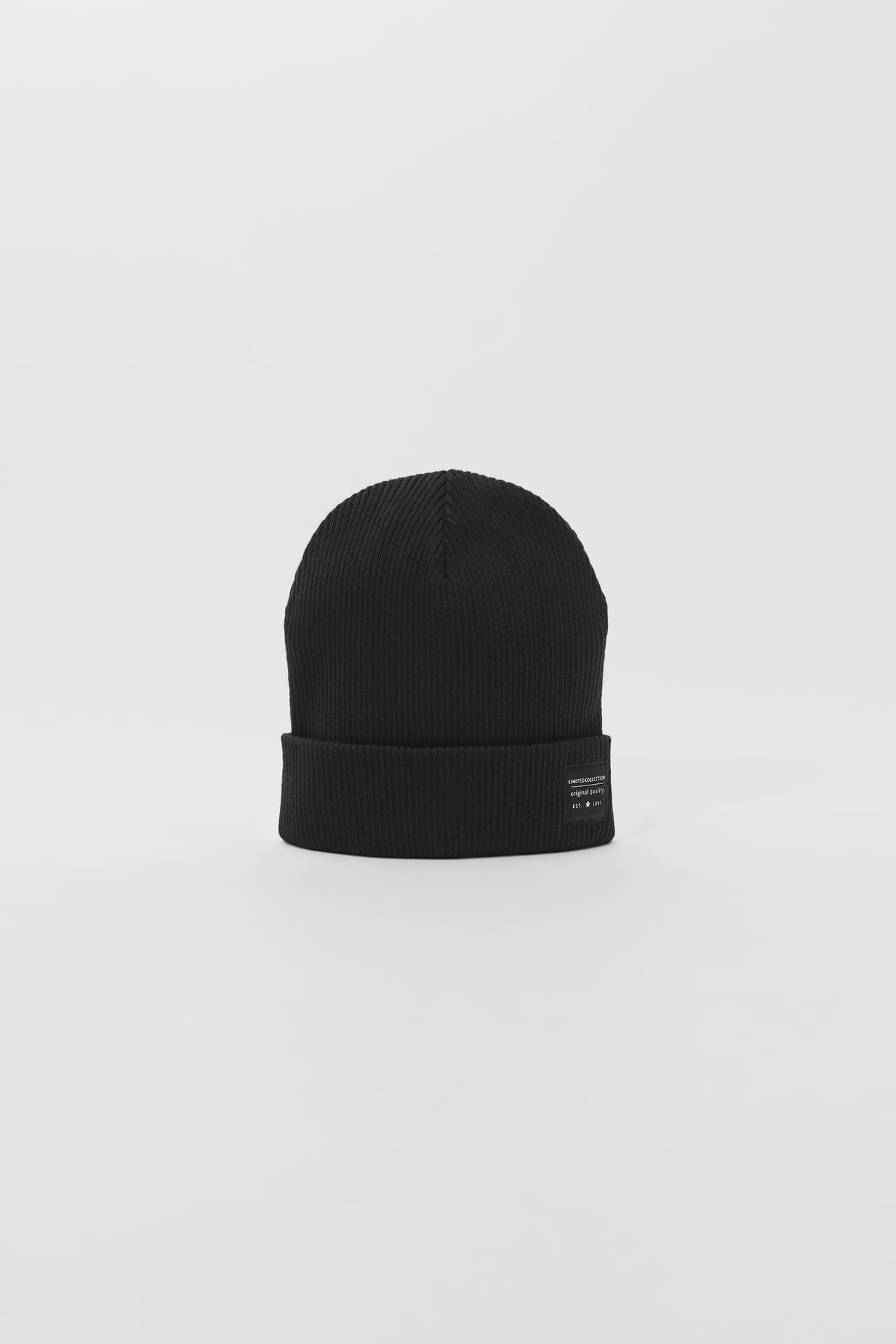  RIBBED BEANIE WITH LABEL
