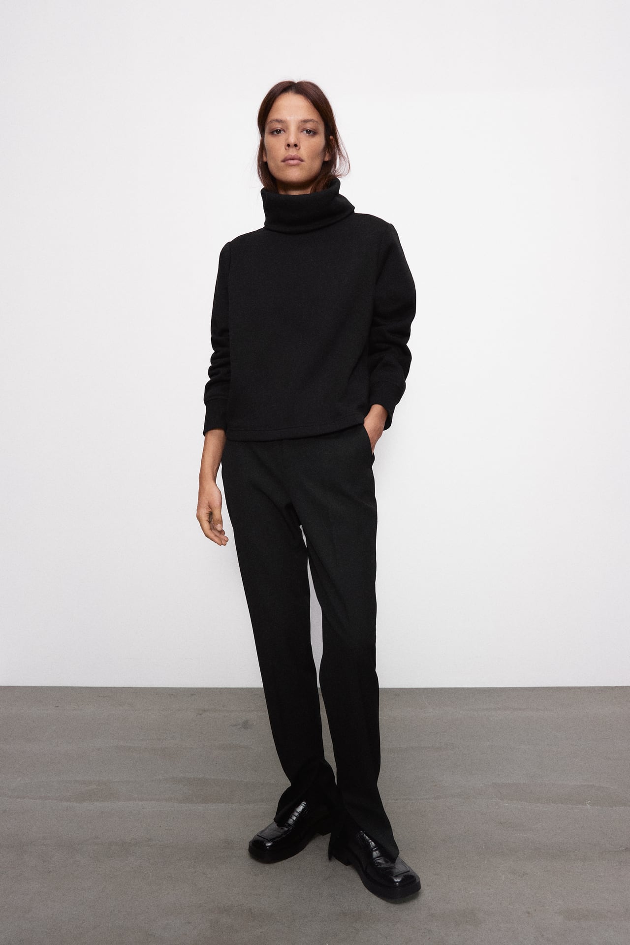  HIGH NECK SWEATSHIRT