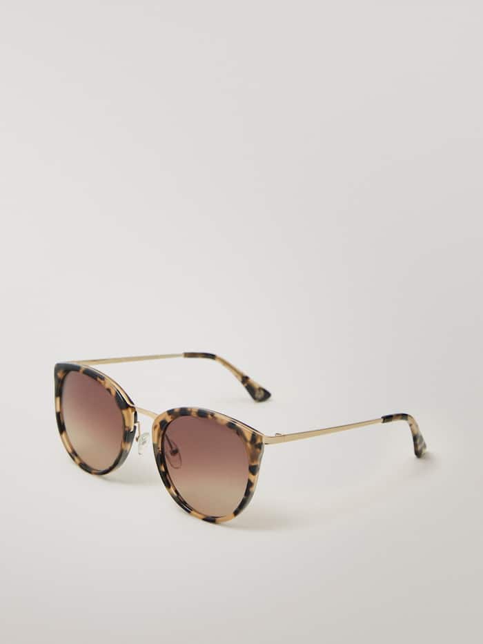 Round tortoiseshell sunglasses