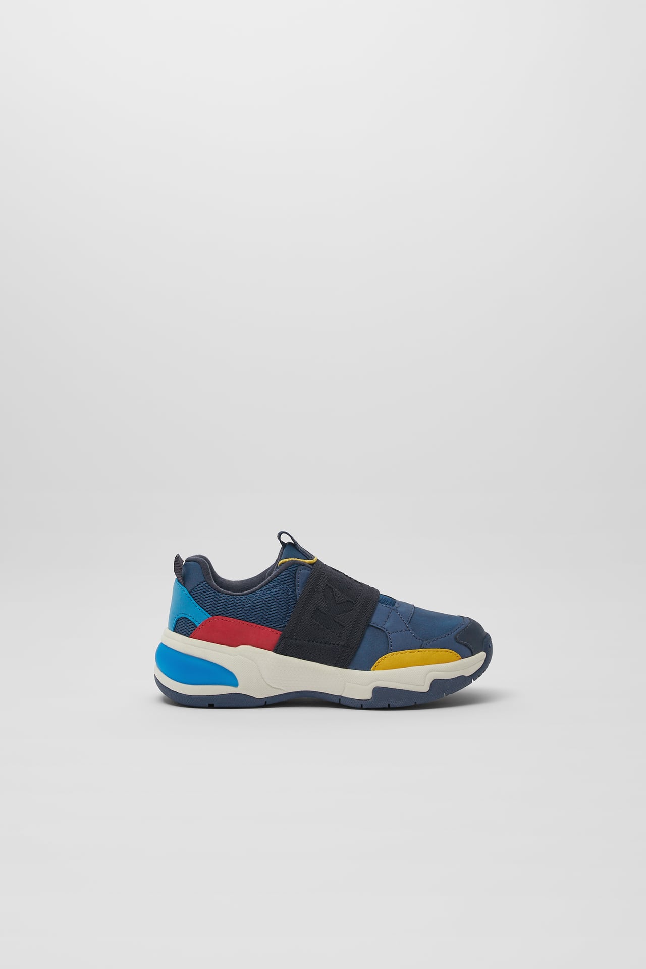 SNEAKER MIT GUMMIZUG UND SLOGAN