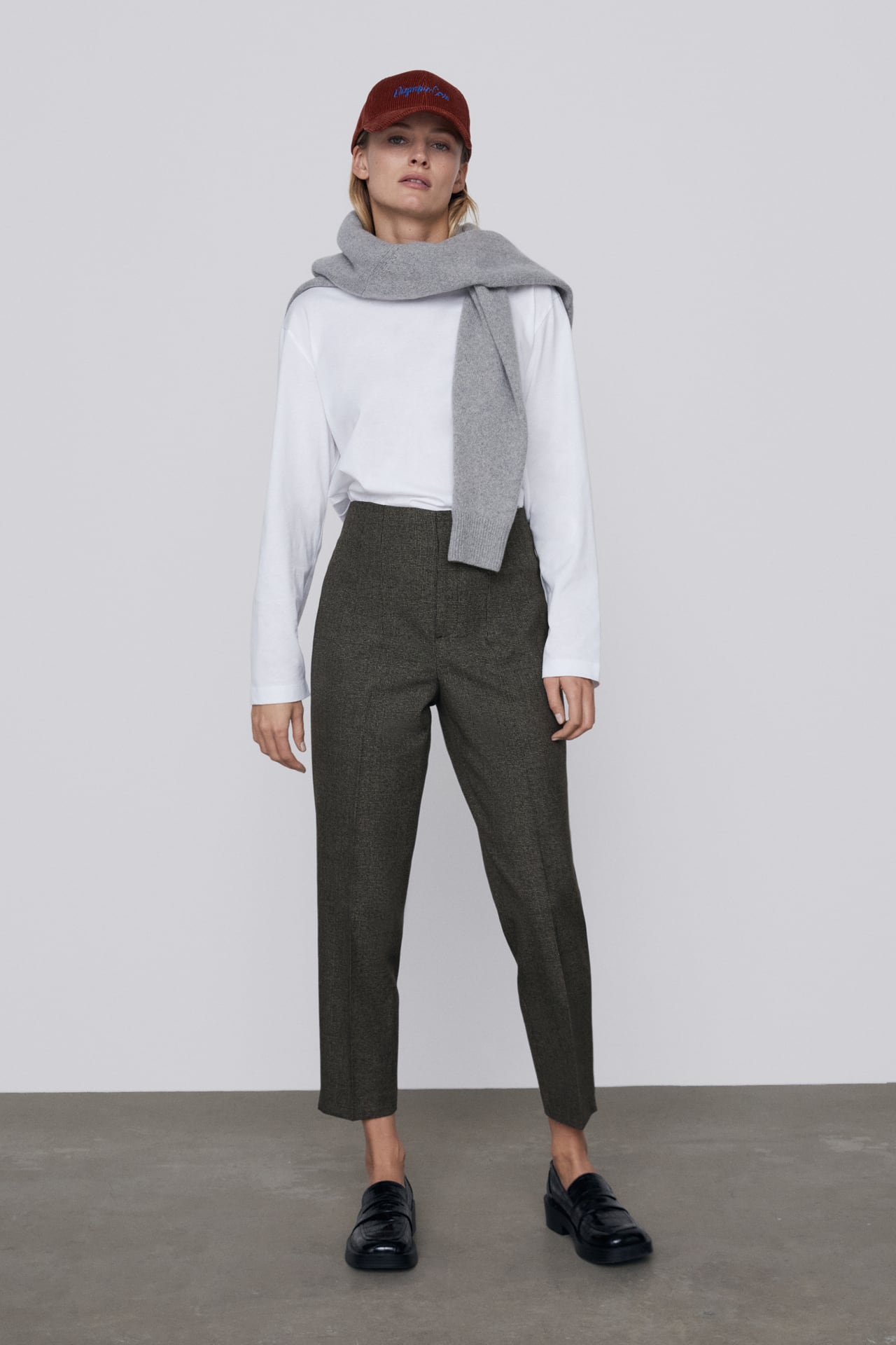 HIGH-RISE MODERN TROUSERS