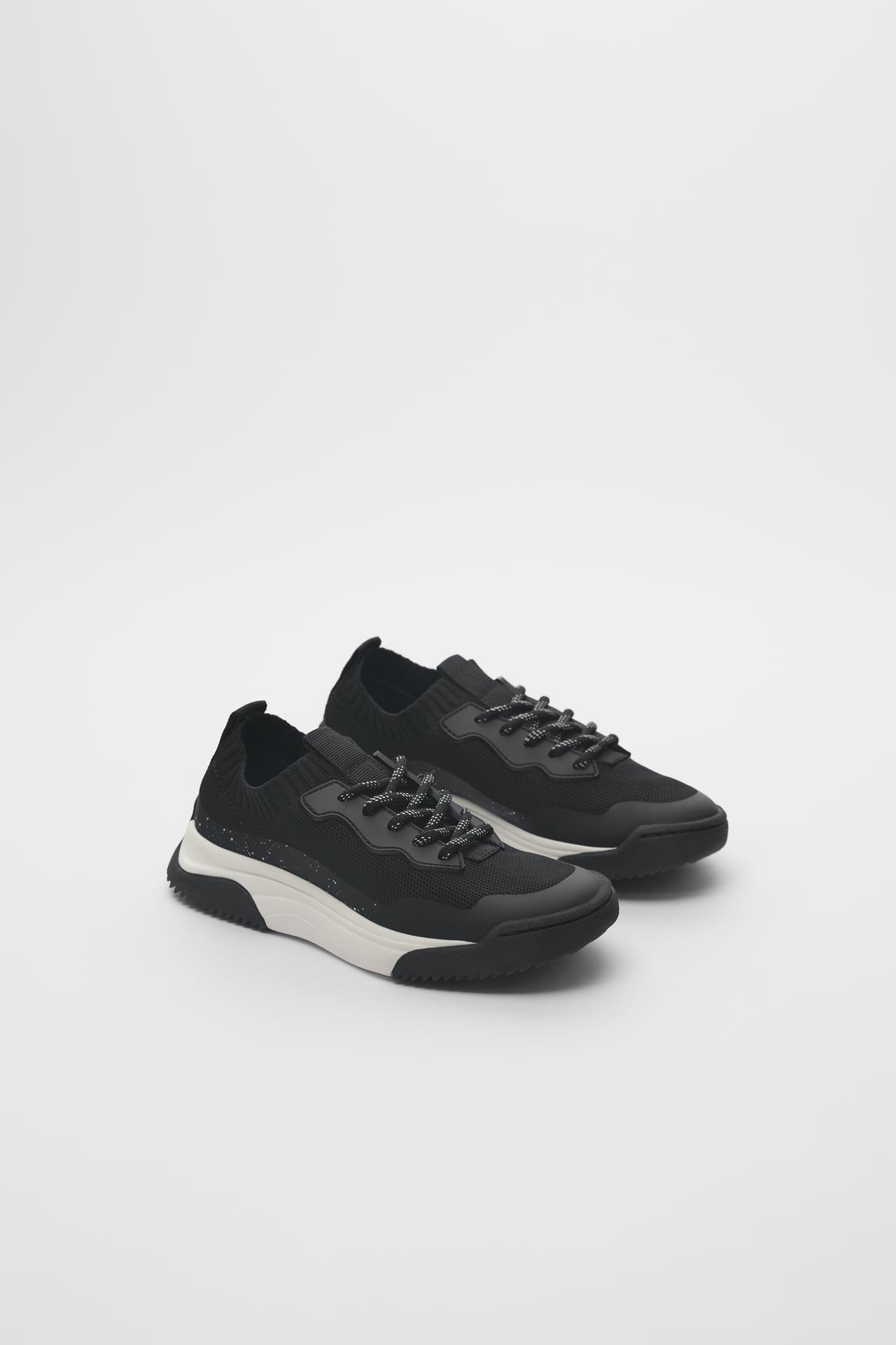 SOCK-STYLE SNEAKERS