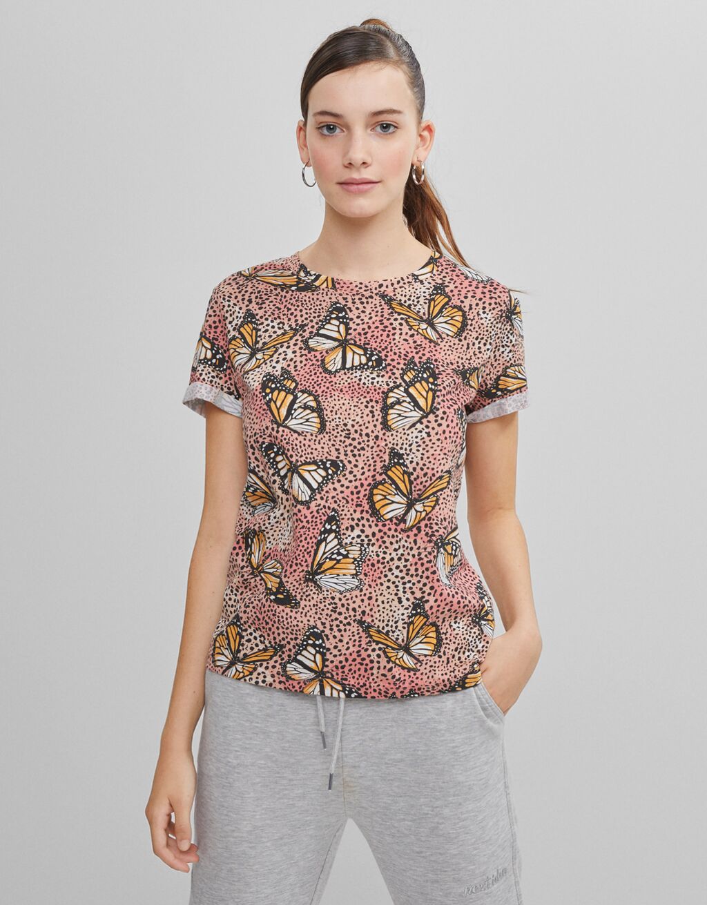 Camiseta con manga corta