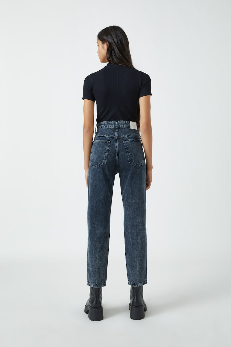 Straight-leg high-waist jeans