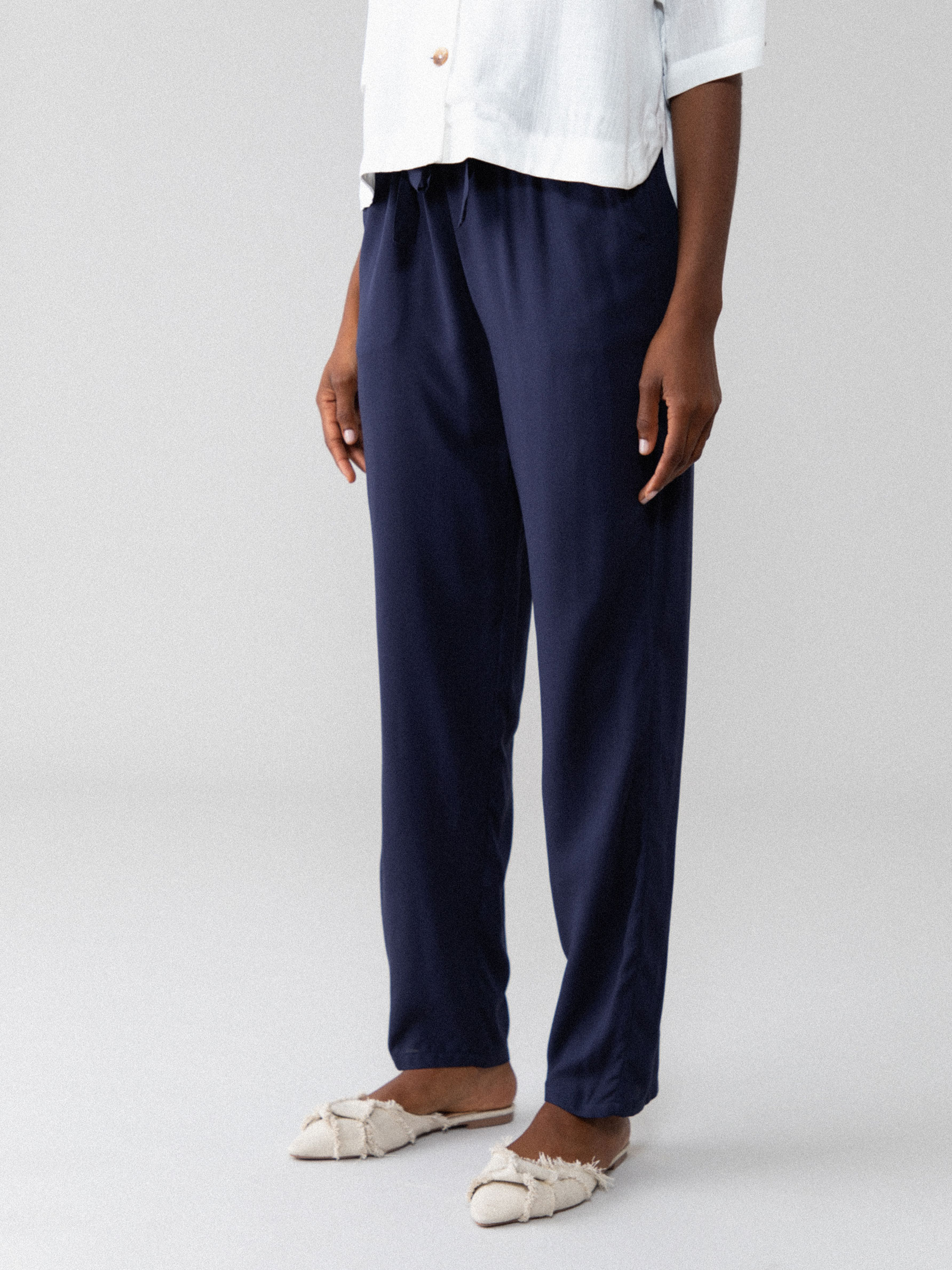 FLOWING TROUSERS WITH TIE DETAIL