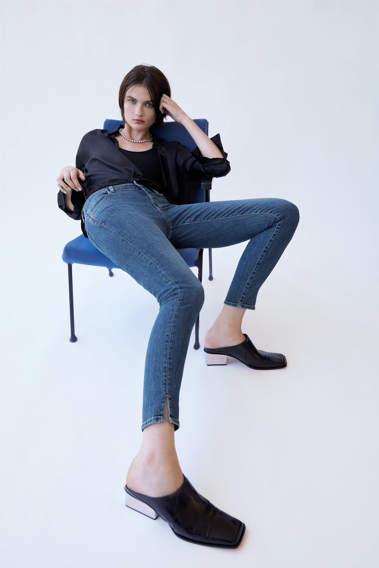 Z1975 MID-RISE JEANS WITH SPLIT HEMS