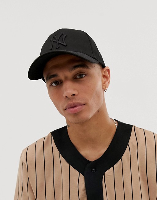 SELLING FAST New Era MLB 9Forty NY Yankees adjustable cap in black