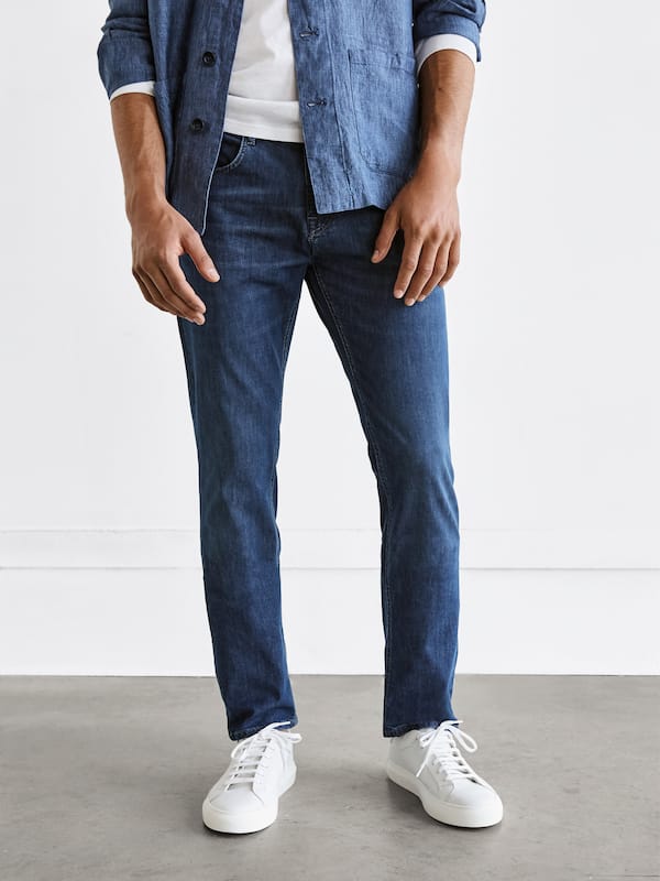 CASUAL FIT JEANS
