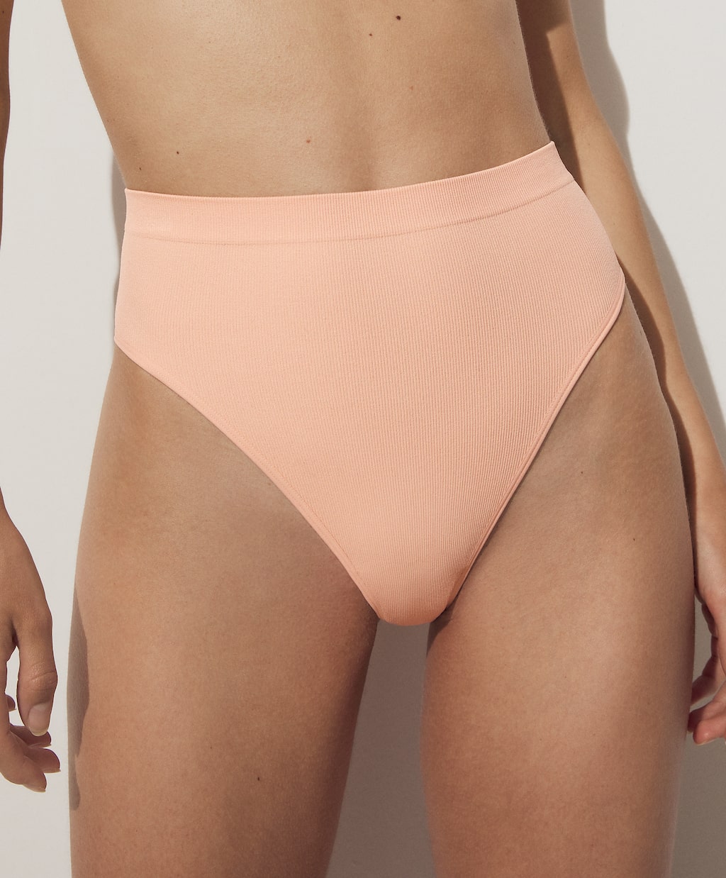 Seamless high-leg Brazilian briefs