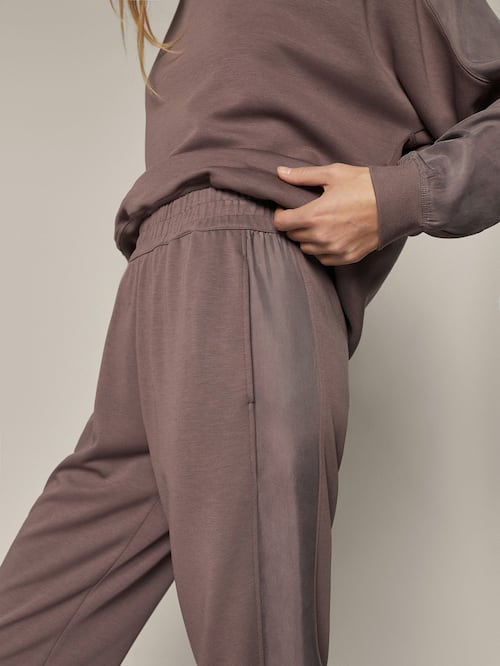 JOGGING TROUSERS WITH SIDE DETAIL
