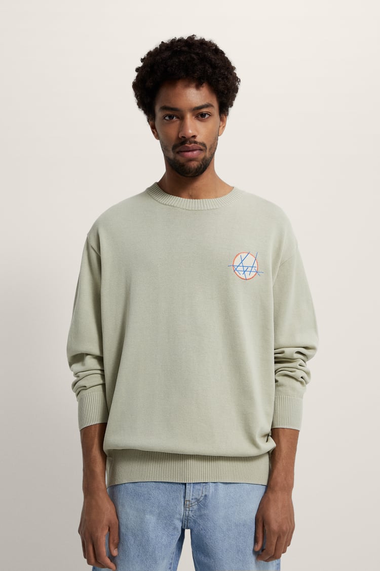 SWEATER WITH CONTRAST EMBROIDERY