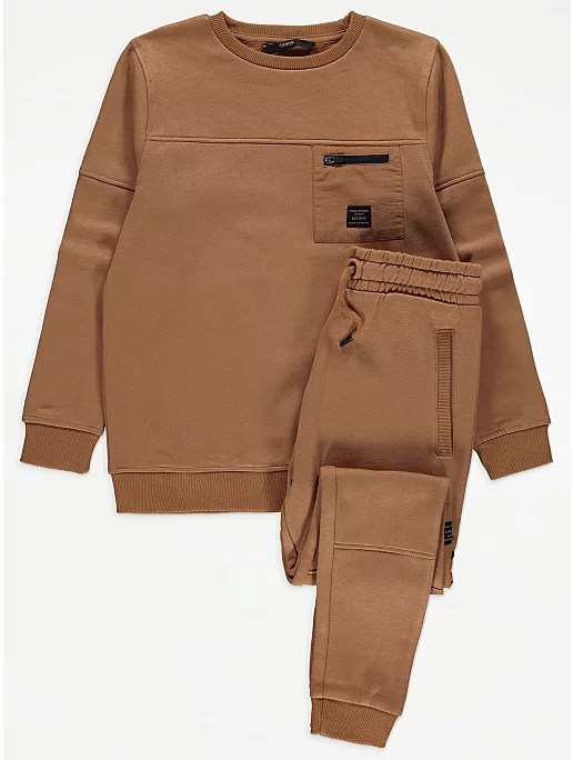 Tan Sweatshirt and Joggers Outfit