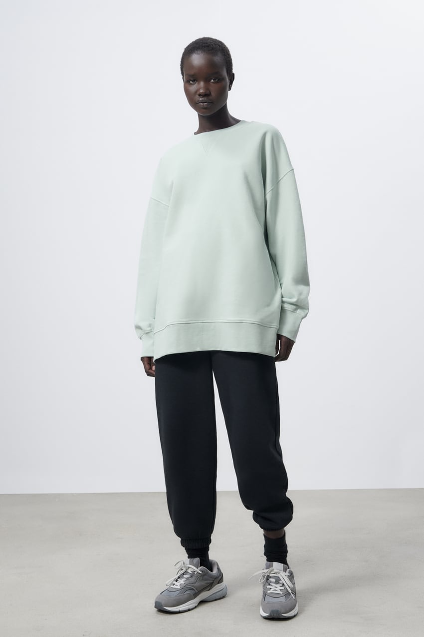 OVERSIZED SWEATSHIRT
