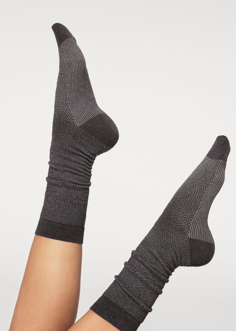  Lange gemusterte Socken