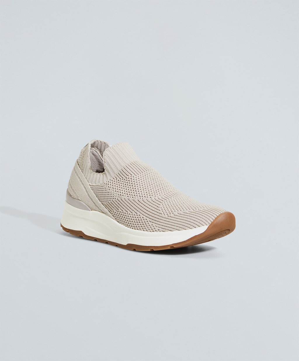 Trainers with heel tabs