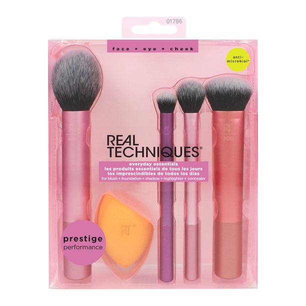 Real Techniques Everyday Essentials Kit with 1 Miracle Complexion 