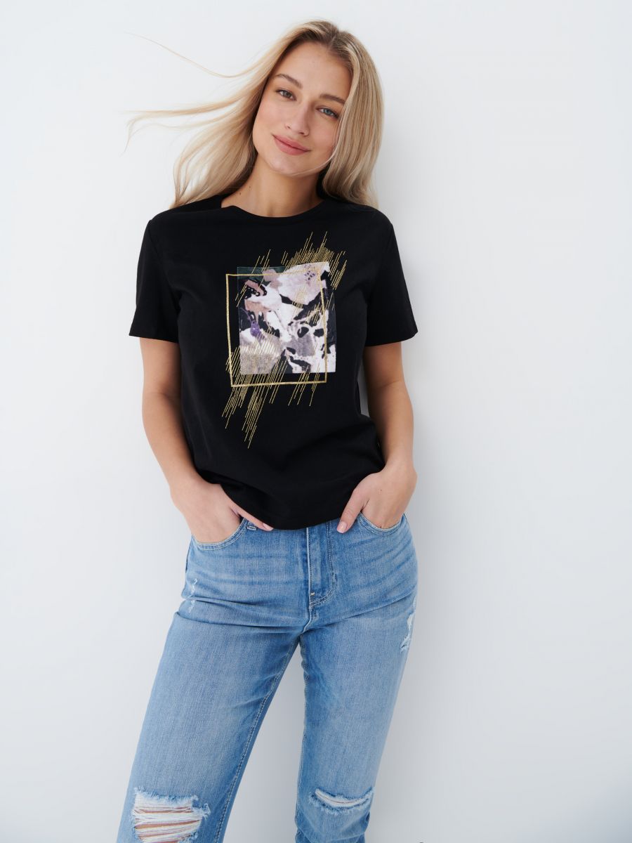 Gemustertes T-Shirt mit Applikation