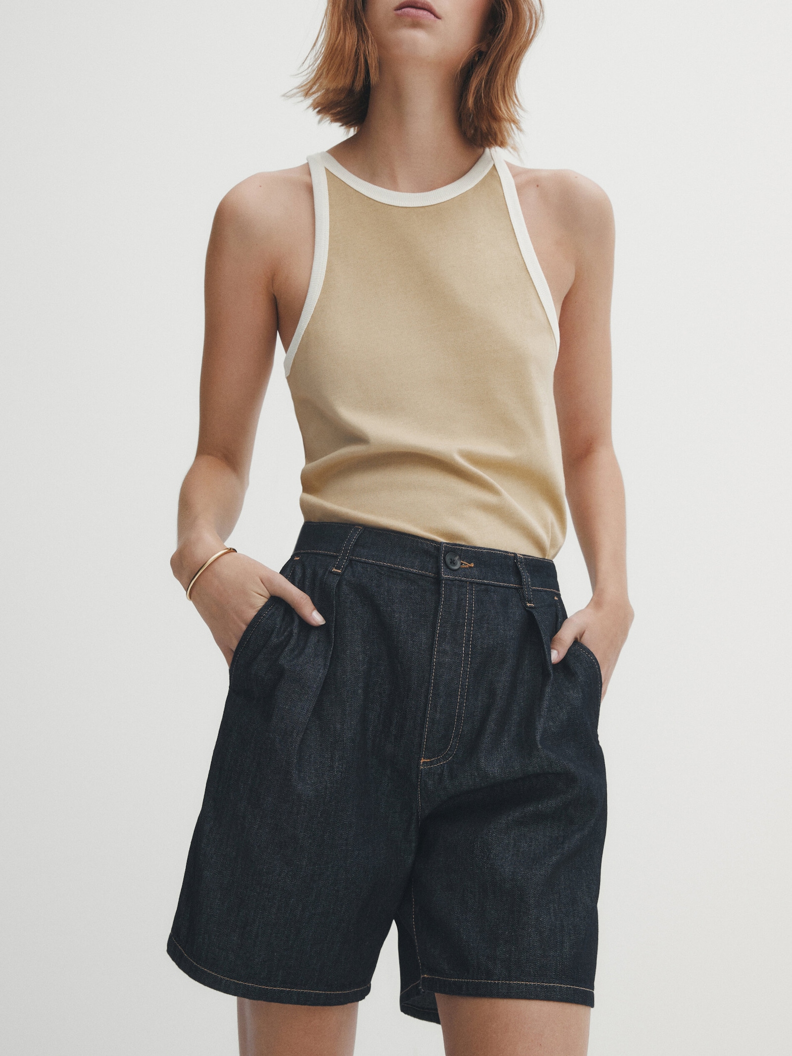 https://www.massimodutti.com/es/top-algodon-manga-sisa-combinado-l06810642