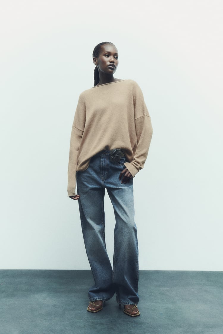 KNIT SWEATER WITH SEAMLESS TRIMS