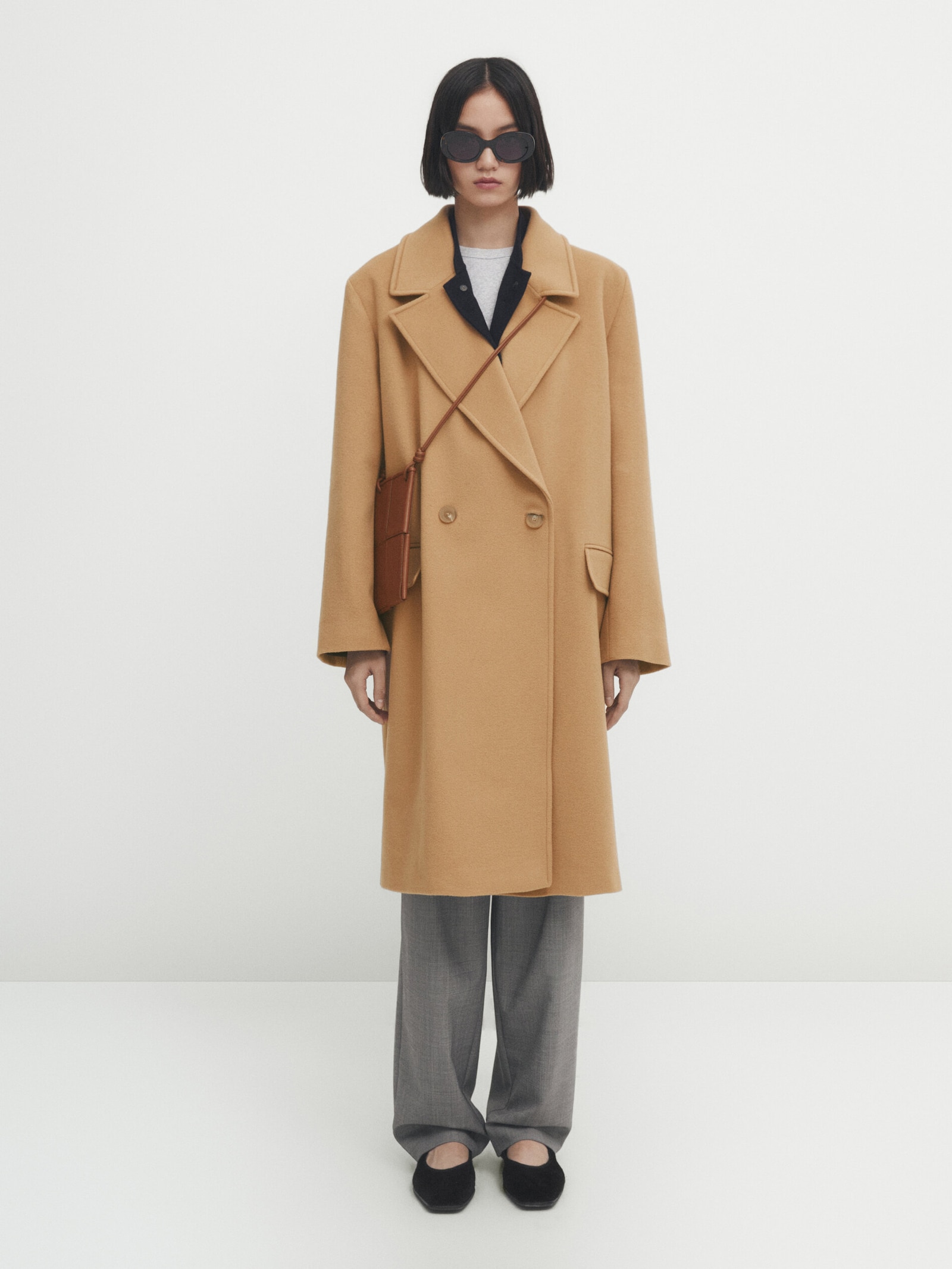 https://www.massimodutti.com/es/en/wool-blend-comfort-doublebreasted-coat-l06442578