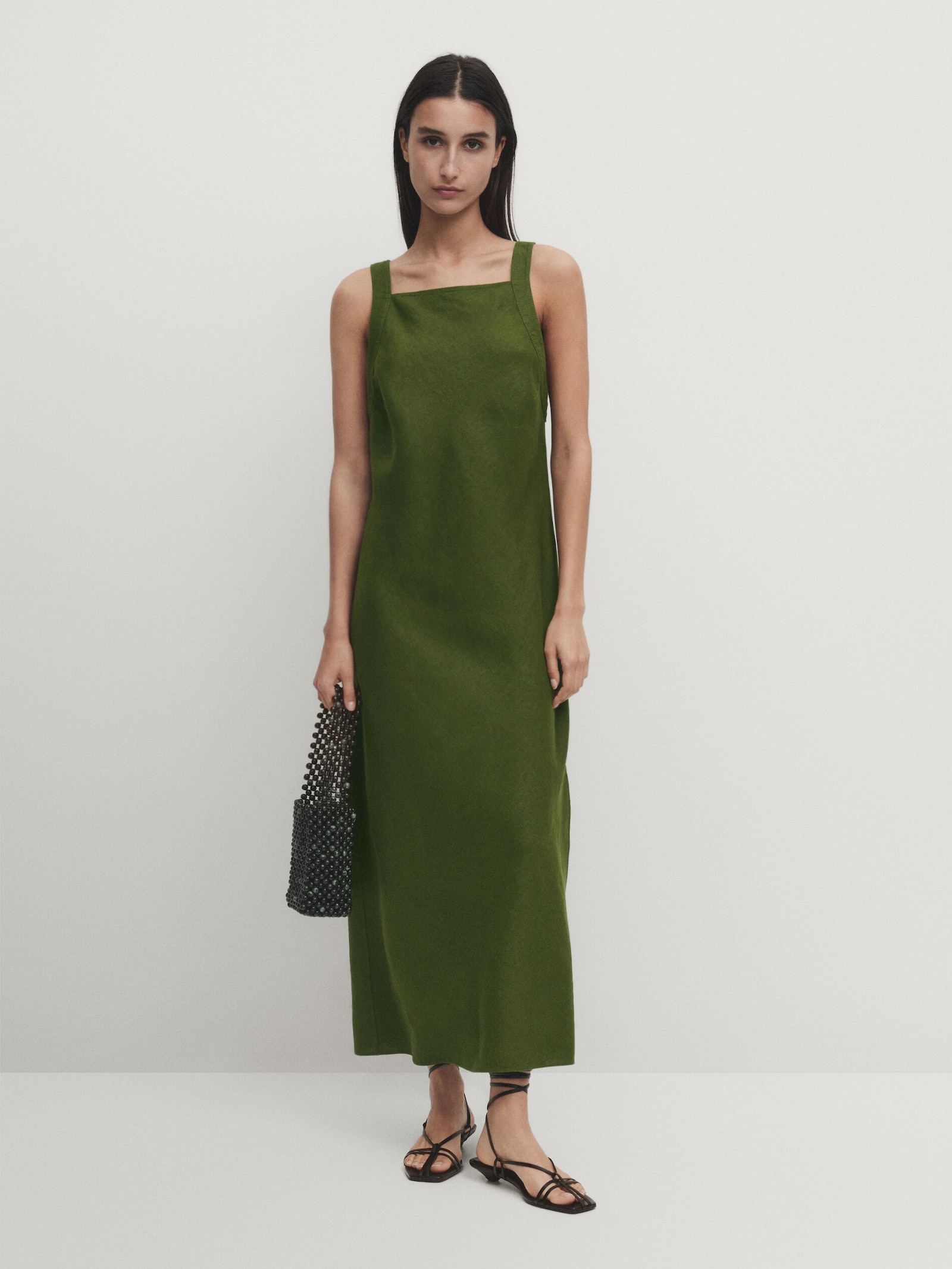 https://www.massimodutti.com/es/en/linen-halter-dress-l06695100#colorId=527